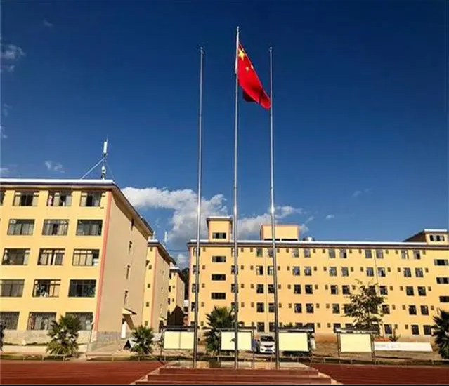 昆明佑亦丰初级中学如何保障学生的在校安全？