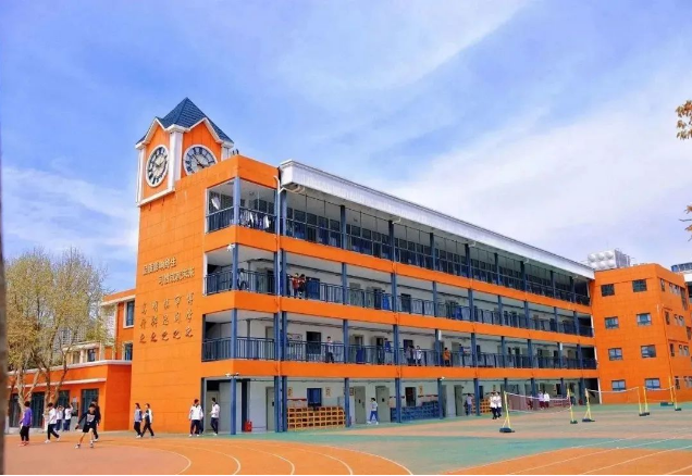 昆明北培毓秀中学如何确保学生在校安全？
