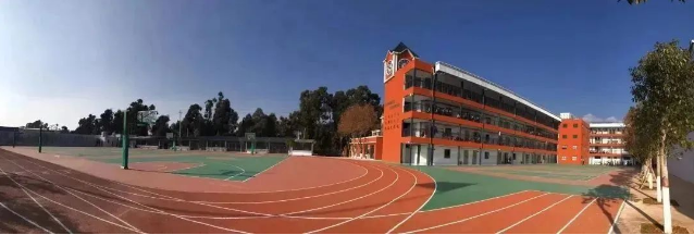 昆明北大培文毓秀中学是否实行分层教学？