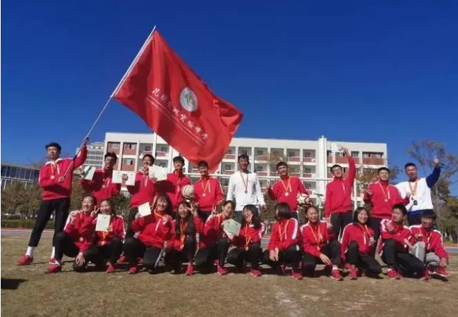昆明长鸿实验中学如何保障在校学生安全？