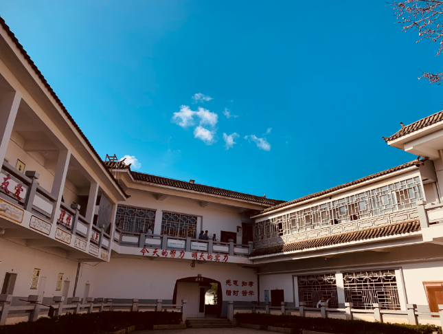 昆明市西山区清风高级中学招生办公室在哪里？
