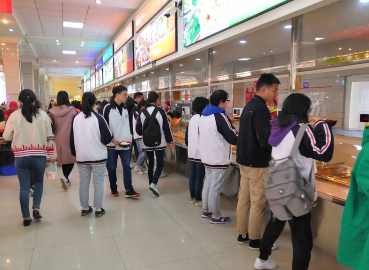 昆明清北书院学生餐饮条件好吗？