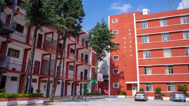 昆明经专学校（原云南师大附中老协补习学校）学校口碑好不好？