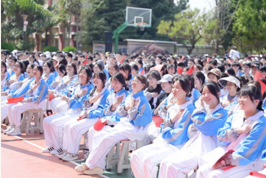 昆三中空港实验学校学习氛围好吗？