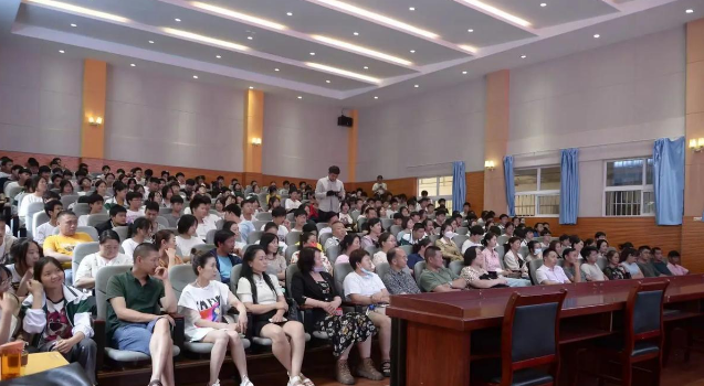 昆明锐意外国语中学管理模式怎么样？