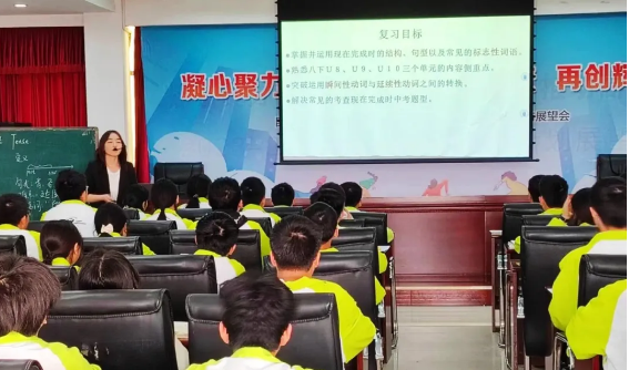 昆三中空港实验学校如何确保学生在校安全？
