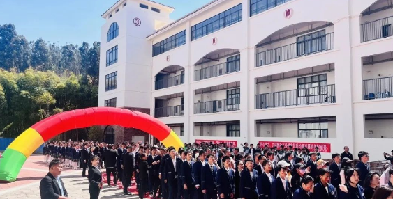 安宁万辉康桥学校社会评价怎么样？