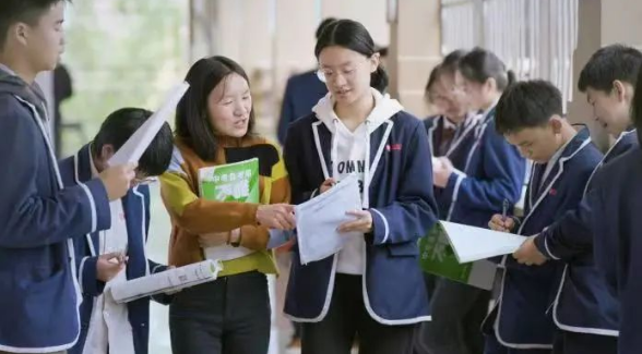 昆明锐意外国语中学的教学模式有何特色？