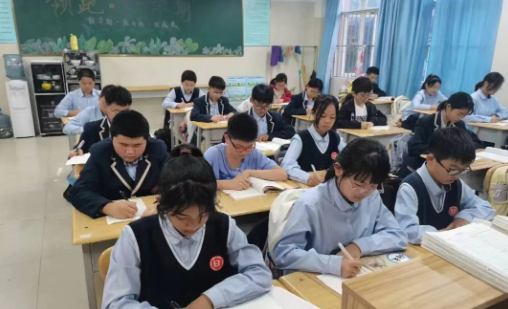 昆明锐意外国语中学2024年初一年级什么时候开班？