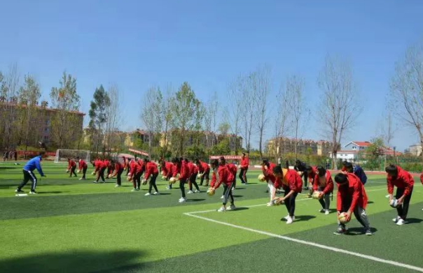昆明锐意外国语中学统一着装有什么好处吗？