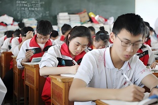 2024年曲靖应用技术学校综合高中班招生简介