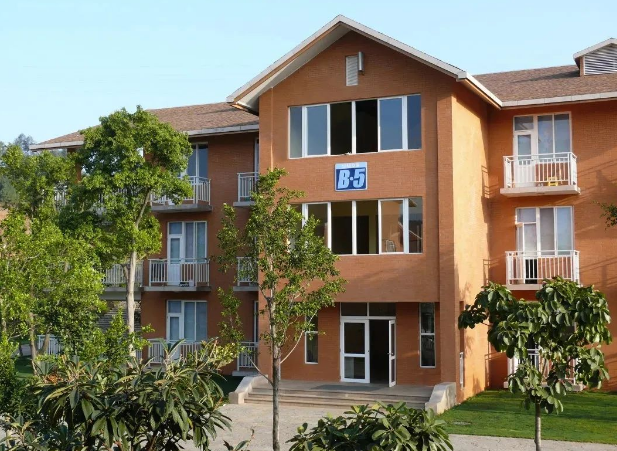 庆来学校学生没有住过校，不适应咋办？