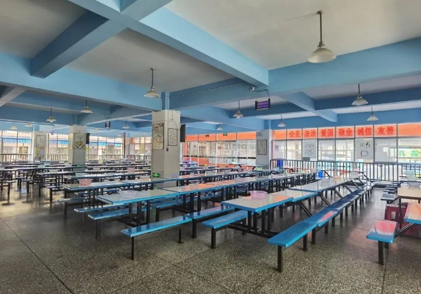 云南长水实验中学学生餐饮条件怎么样？