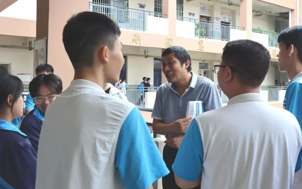 云南长水实验中学2024年复读班报名有什么优惠吗？