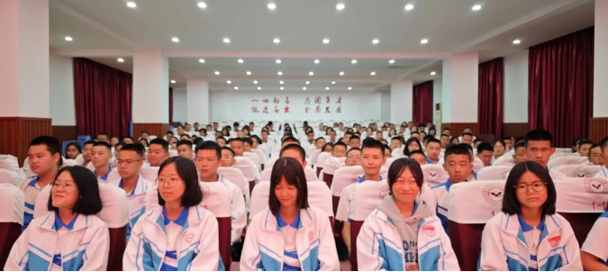 2024年云南建水实验中学复读学费是多少？
