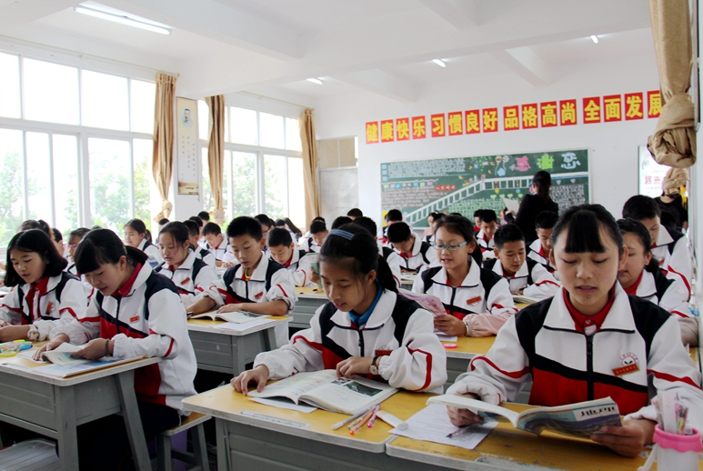 云南建水实验中学学生没有住过校，不适应咋办？