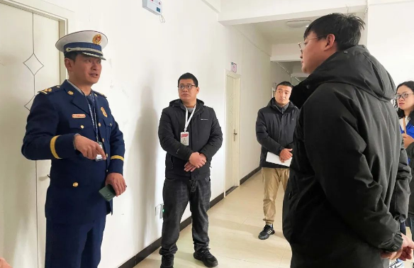 昆明鲁轩高级中学如何确保学生在校安全？