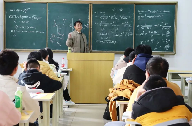 昆明鲁轩高级中学全封闭、全寄宿制和月假制度的优点在哪里？