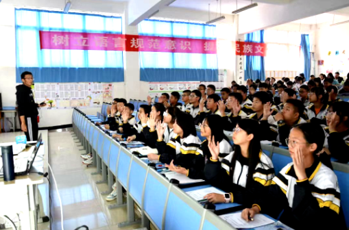 昆明光华学校是否要求学生统一着装？