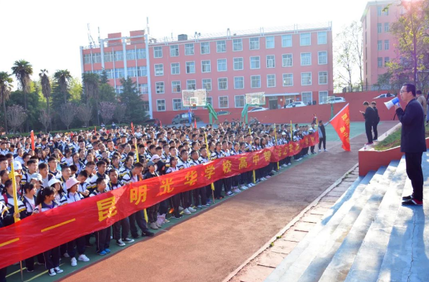 昆明光华学校2024年新高一报名学费是多少？