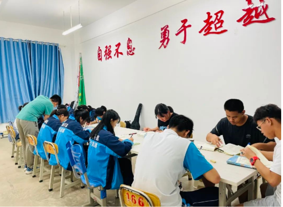 2024年昆明高考补习冲刺班收费情况