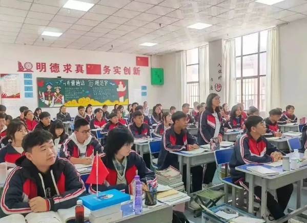 曲靖二中兴教中学2024年复读学费贵不贵？