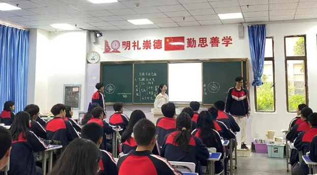 曲靖二中兴教中学复读班教学怎么样？