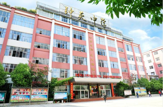 昆明钟英培训学校在云南高中学校|高考复读学校排名