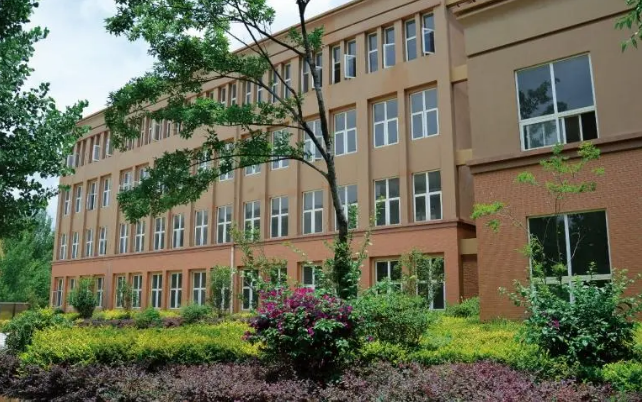 昆明钟英培训学校住宿条件|几人间|校园环境|照片图片
