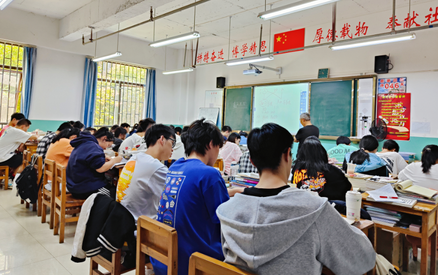 2024年保山复读高三大概需要多少钱？