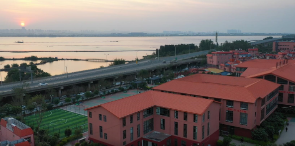 2024年昆明滇鹏高级中学复读收费标准|学费多少|贵不贵