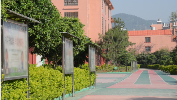 昆明市西山区滇鹏高级中学校园环境|住宿条件