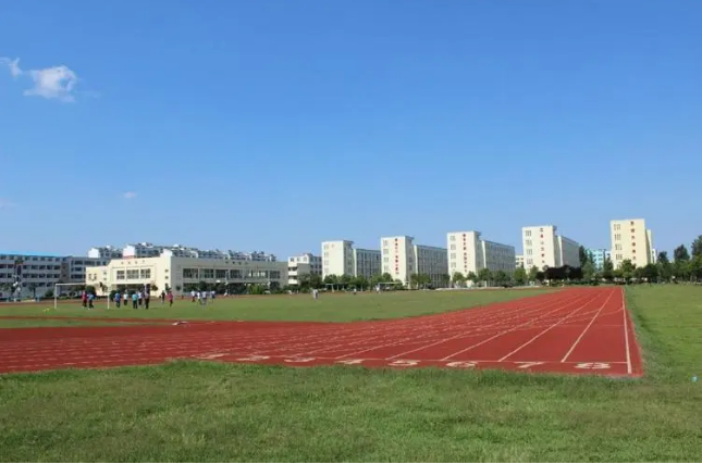 2024年迪庆高考复读费用贵不贵？