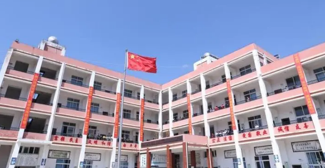 云南西点文化学校2024年复读班收费标准|学费多少|贵不贵