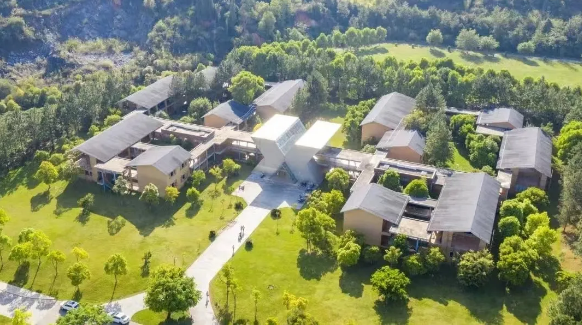 红河庆来学校住宿条件|几人间|校园环境|照片图片