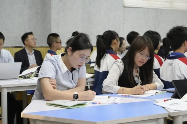 云南昌乐实验中学学生不习惯住校怎么办？