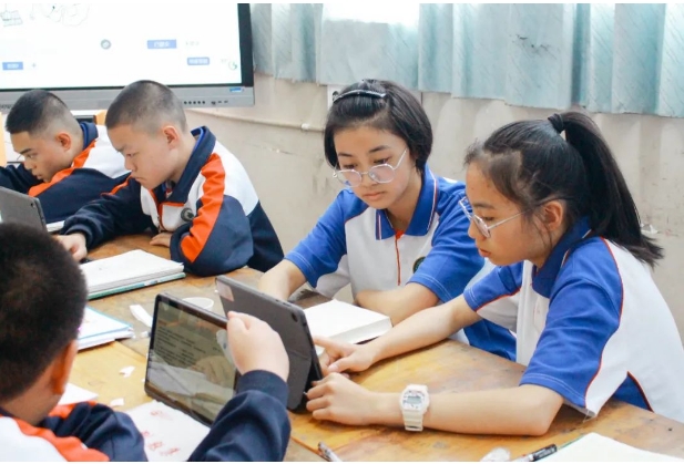 云南昌乐实验中学学生精神面貌怎么样？