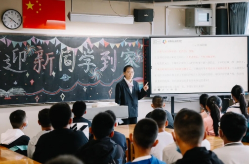 云南昌乐实验中学学校管理制度严格吗？