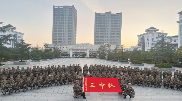 国防教育结硕果校园成立征兵站
