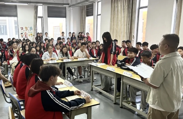 云南耀兴卓越综合高中收费标偏高的原因是什么？