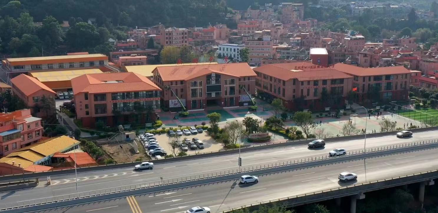 昆明市西山区滇鹏高级中学师资力量怎么样？
