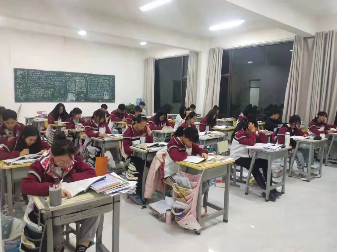昆明西山区清风高级中学收费标准