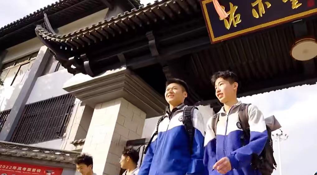 昆明市佑亦丰高级中学住宿环境好不好？