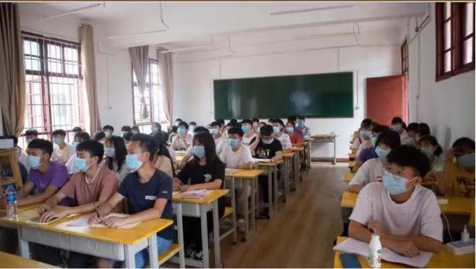 2024年昆明经专学校管理严不严格？
