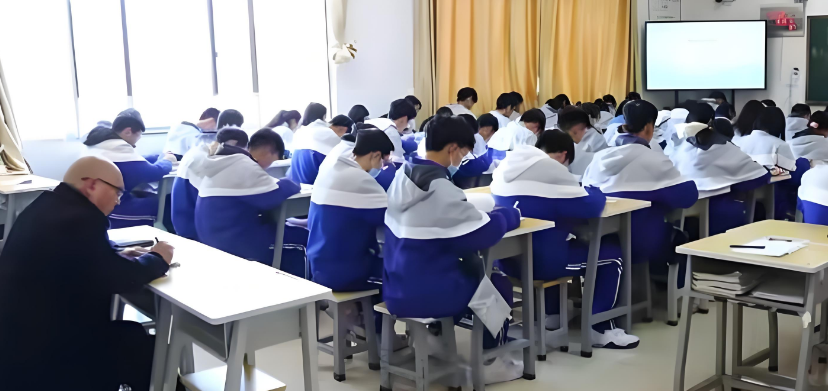 2025年昆明市西山区佑亦丰高级中学新高一高考喜报