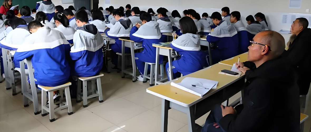 昆明市西山区佑亦丰高级中学高考复读管理严吗？
