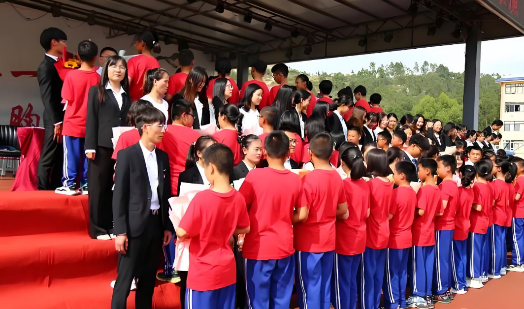 昆明市西山区佑亦丰高级中学2025年高考复读怎么报名？