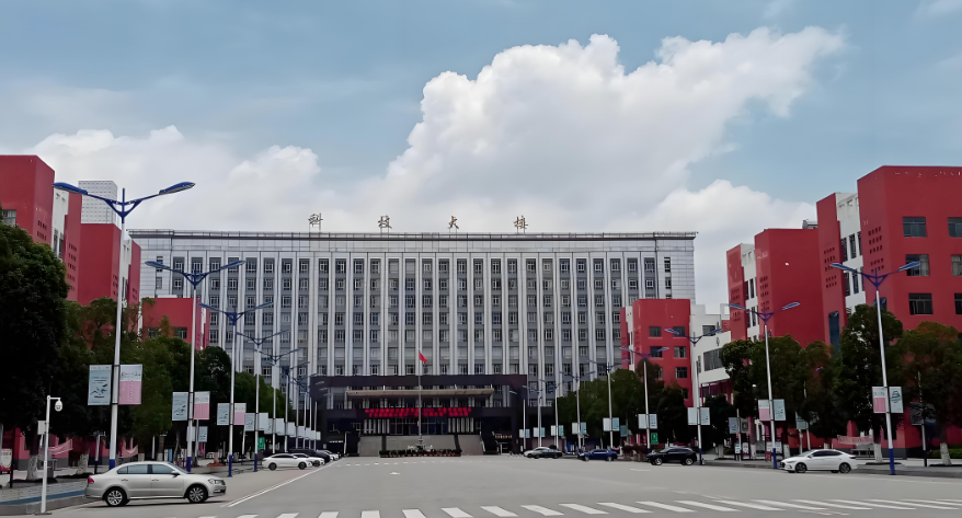 麒麟弘远实验高级中学高考复读管理严吗？