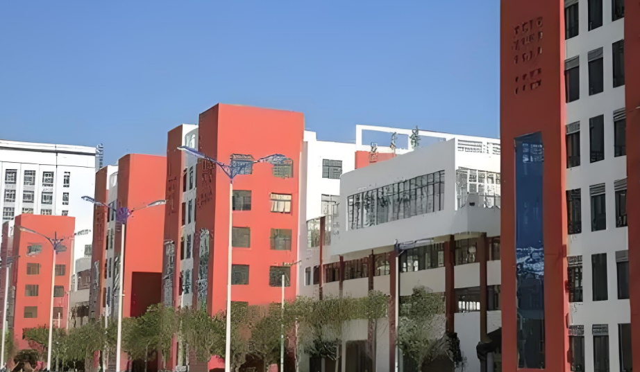 麒麟弘远实验高级中学在云南高三落榜复读学校排名怎么样？