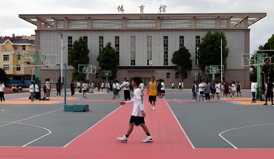 麒麟弘远实验高级中学2025年高考复读优惠政策有些什么？